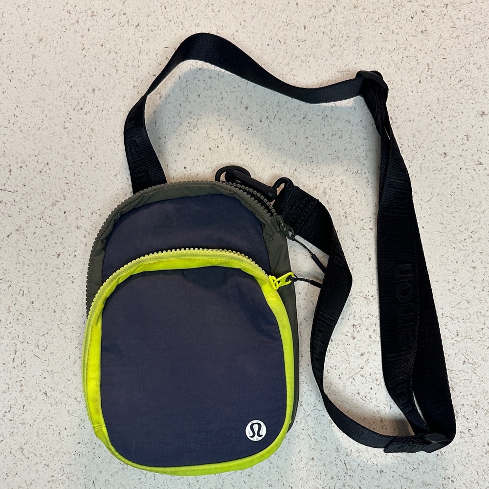 lululemon crossbody bag